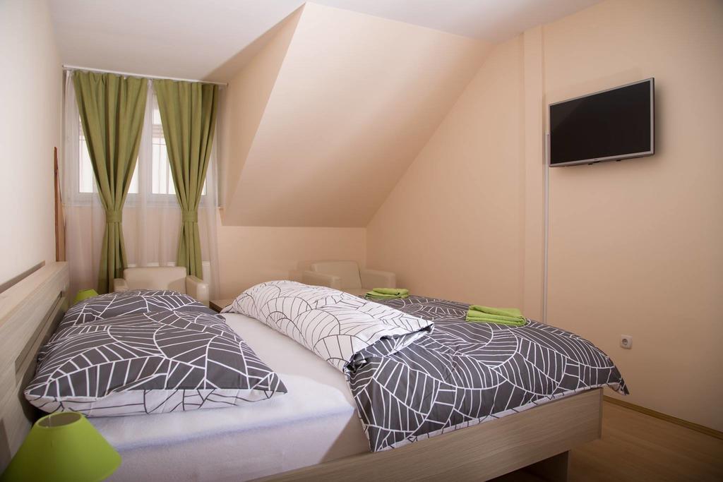 Bartok Ter Panzio Bed & Breakfast Eger Eksteriør bilde